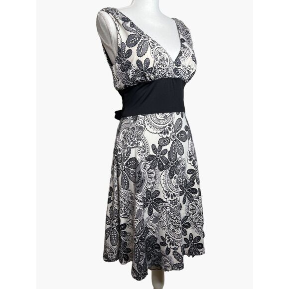 Alyn Paige Size Medium Retro Bow Back Dress Black White Lace Print Plunge Neck - Picture 4 of 10